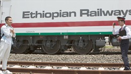 Đằng sau việc Trung Quốc "đổ tiền" đầu tư đường sắt tại châu Phi